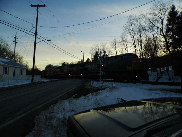 Photo of csx q425 westbound @ canaan ny with the sun setting