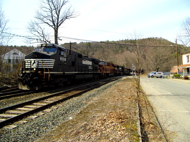 Photo of norfolk southern loaded bow coal train @ shelburne ma