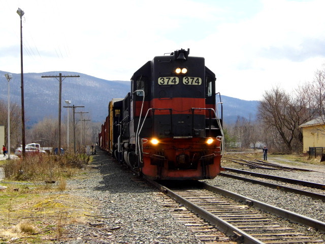 Photo of panam train edrj stoping @ north adams ma for a meet with 22k