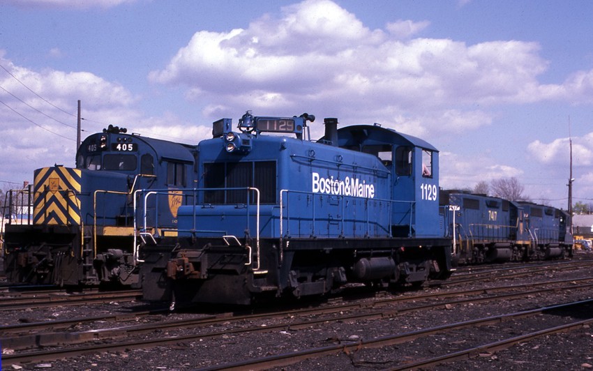Photo of B&M SW1 #1129 & D&H C420 #405 at Lawrence,MA