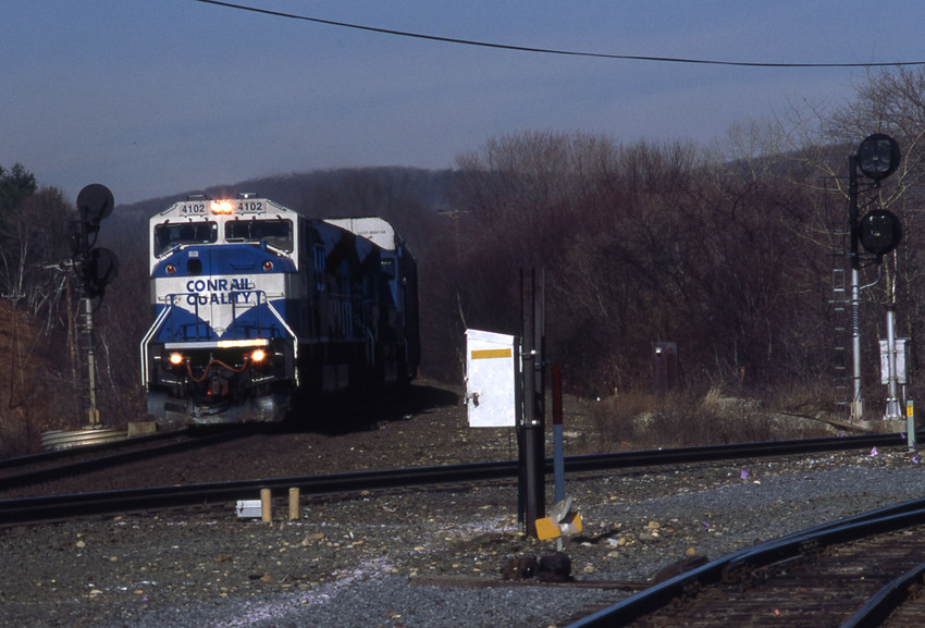 Photo of Conrail 4102 leads ML-482 through Palmer,MA