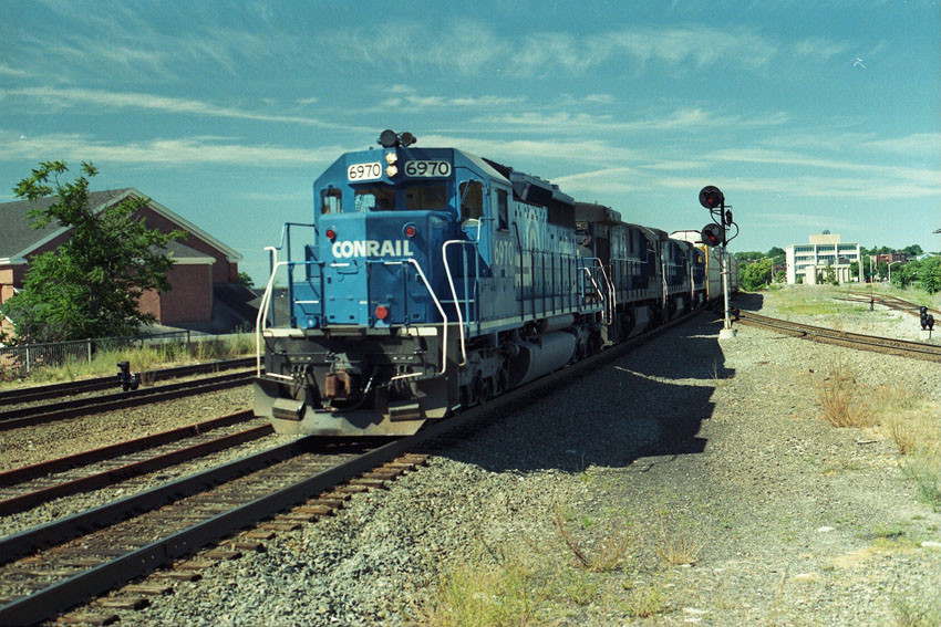 Photo of Conrail 6970 leads an eastbound at Worcester