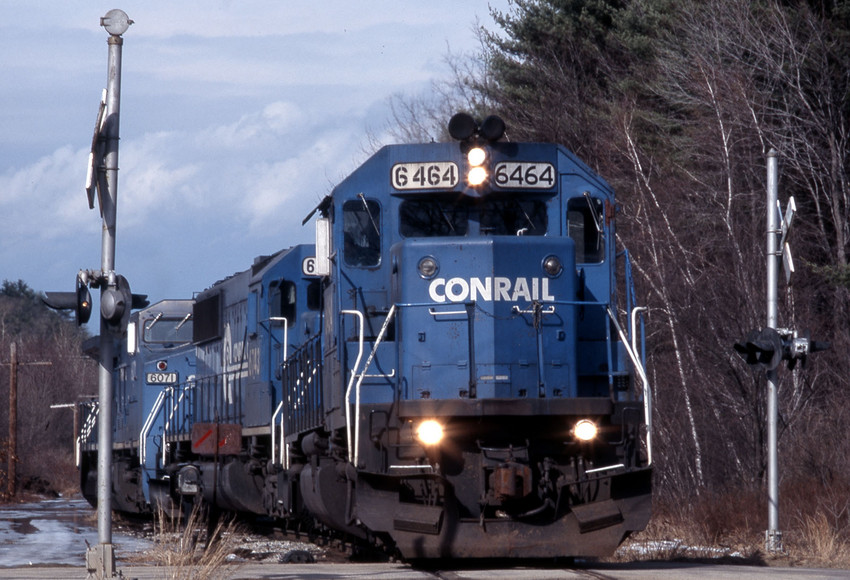 Photo of CR 6464 prepares to pick up the empty Bow coal train