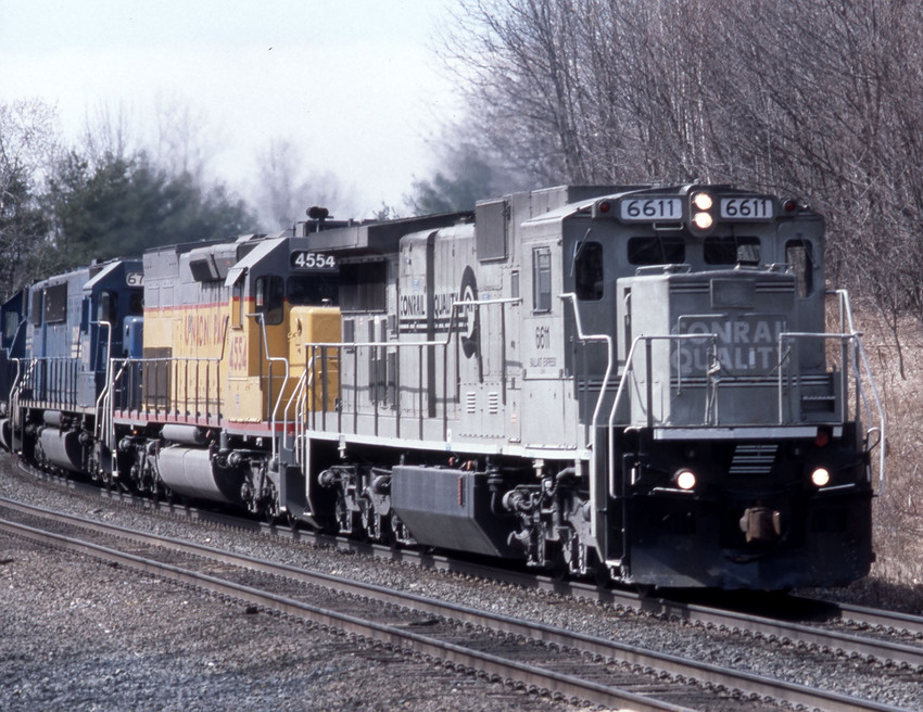 Photo of CR 6611 leads TV-6 up the grade at Charleton,MA