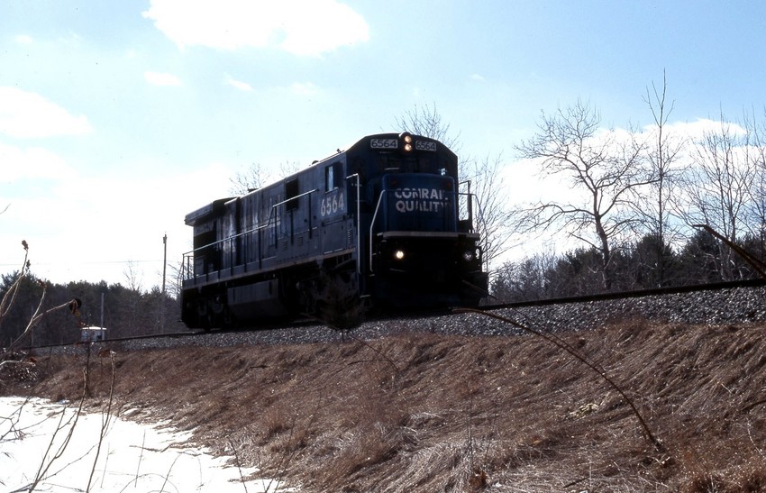 Photo of CR 6564 trundles east at Exeter,NH