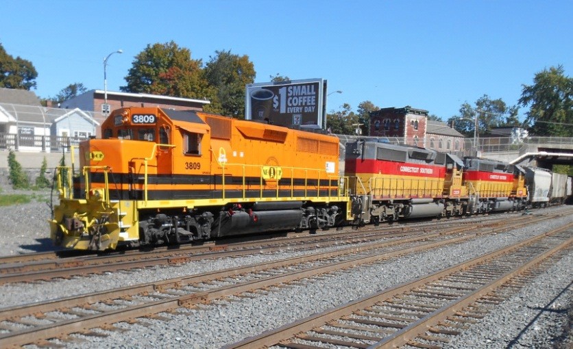 Photo of NEC 3809 Switching North Side of Palmer Yard