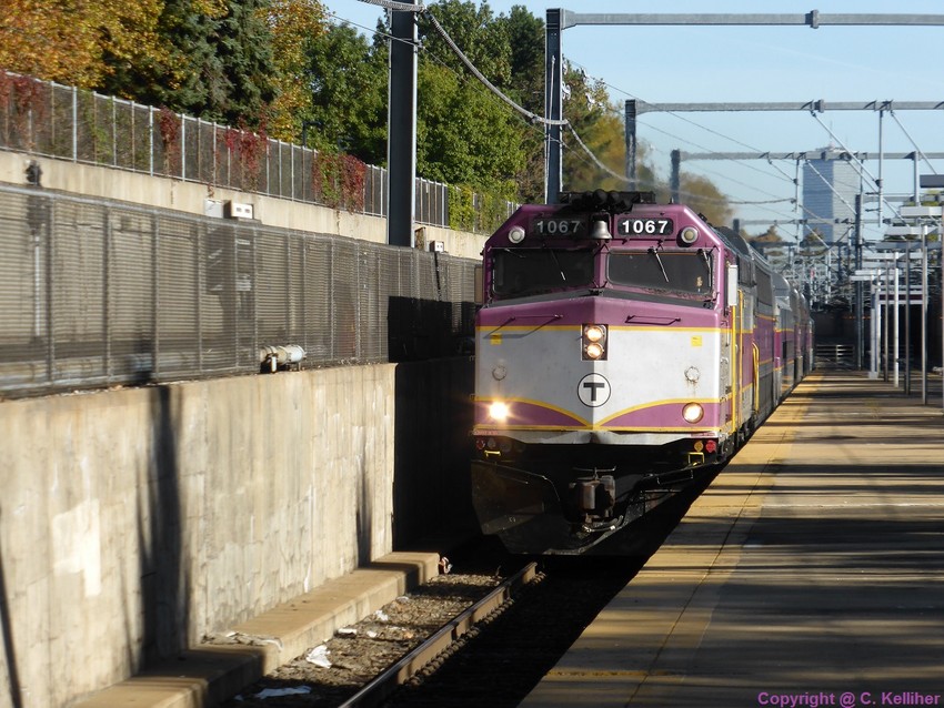 Photo of MBTA 1067 leads a train to Needham Heights