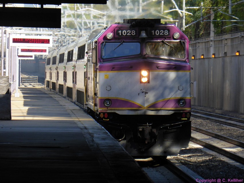 Photo of MBTA 1028 heads to Wickford Junction