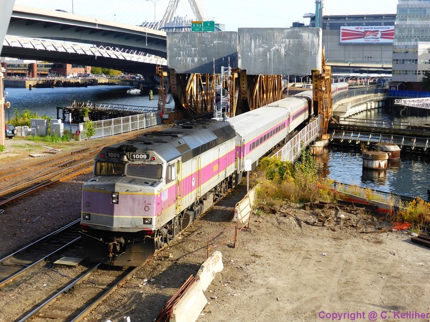 Photo of MBTA 1009 shoves into North Station