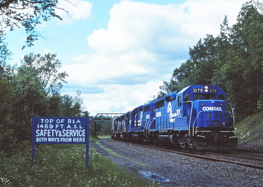 Photo of CONRAIL clears the Top of the B&A
