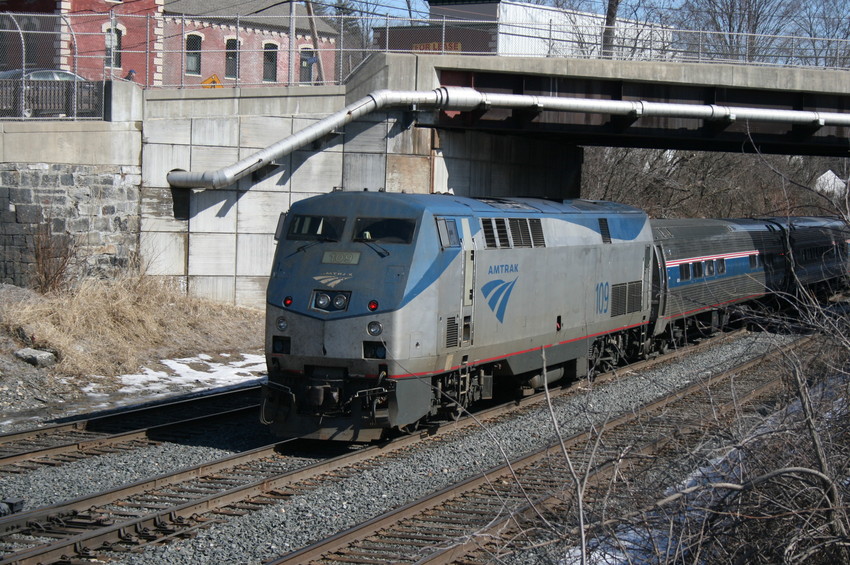 Photo of Amtrak Vermonter #55 waiting