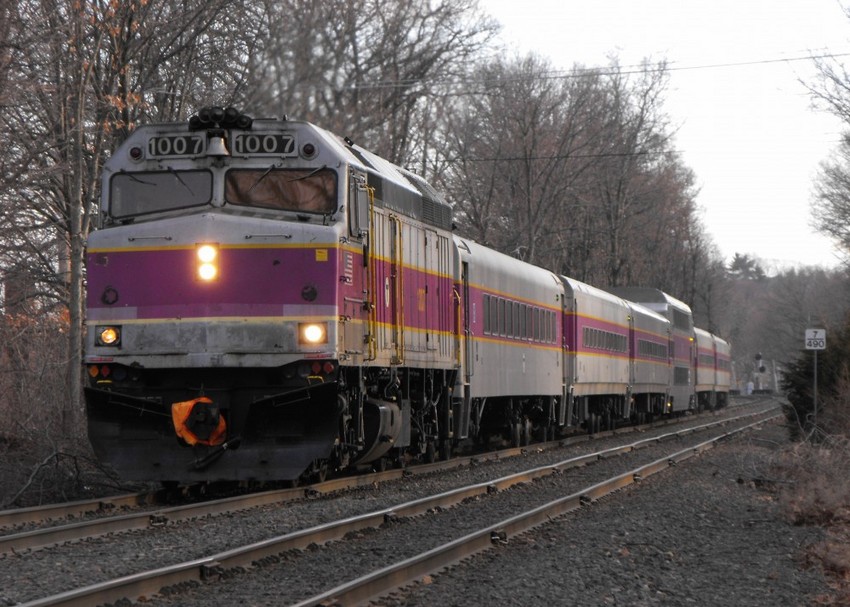 Photo of Outbound Train #233 @ Melrose Highlands