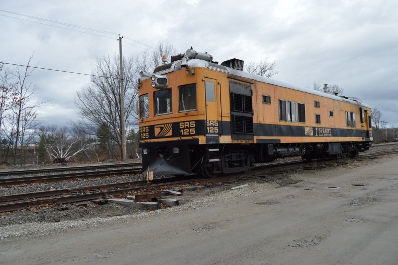 Photo of Sperry Rail Service In Hill Yard 4/27/14