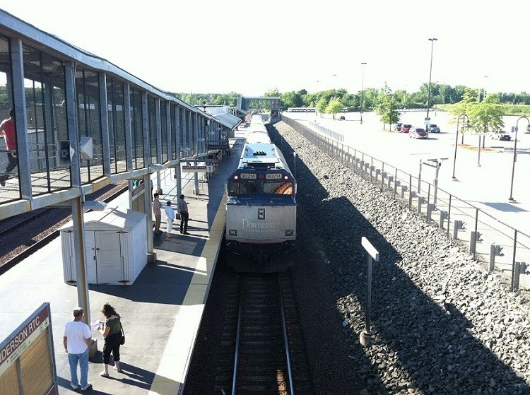 Photo of Amtrak Downeaster Heading North