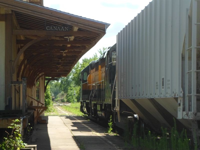 Photo of Housatonic Railroad NX-13 at work 7-24-14