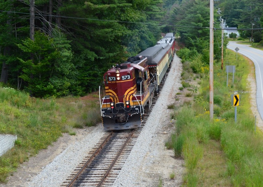 Photo of Train 11 at Goves Crossing