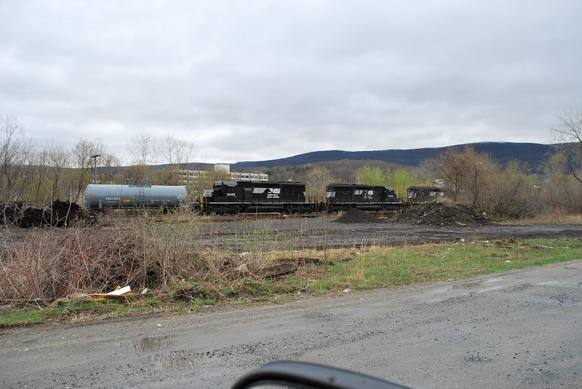 Photo of three norfolksouthern sd40-2's on moed eastbound