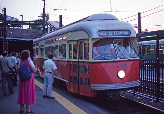 Photo of 1986 NRHS RRE NMRA Convention night-time trolley trip