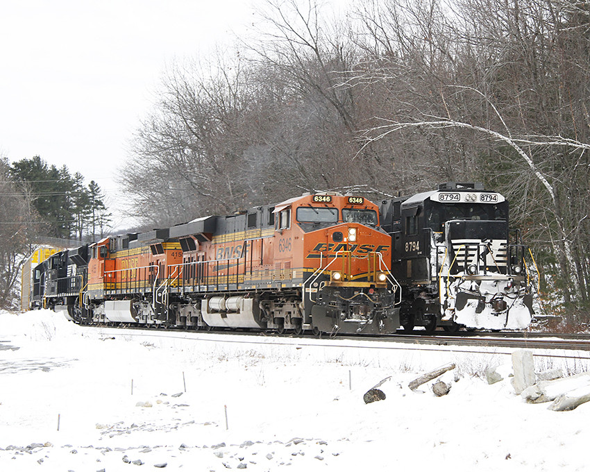 Photo of Tran 206 with BNSF #6346 @ Wachusett Curve