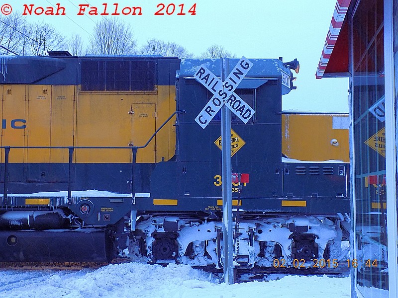 Photo of Railroad Crossing Sign Blocks Housatonic RR #3601