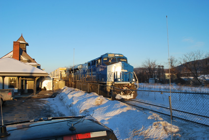 Photo of conrail heritage unit heading southbound @ cobleskill ny going by the old depot