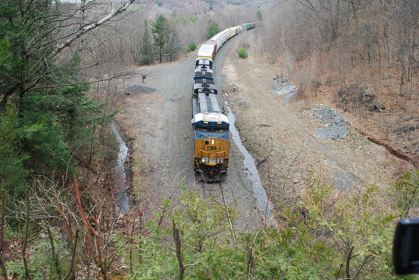 Photo of csx q422 eastbound @ state line tunnel