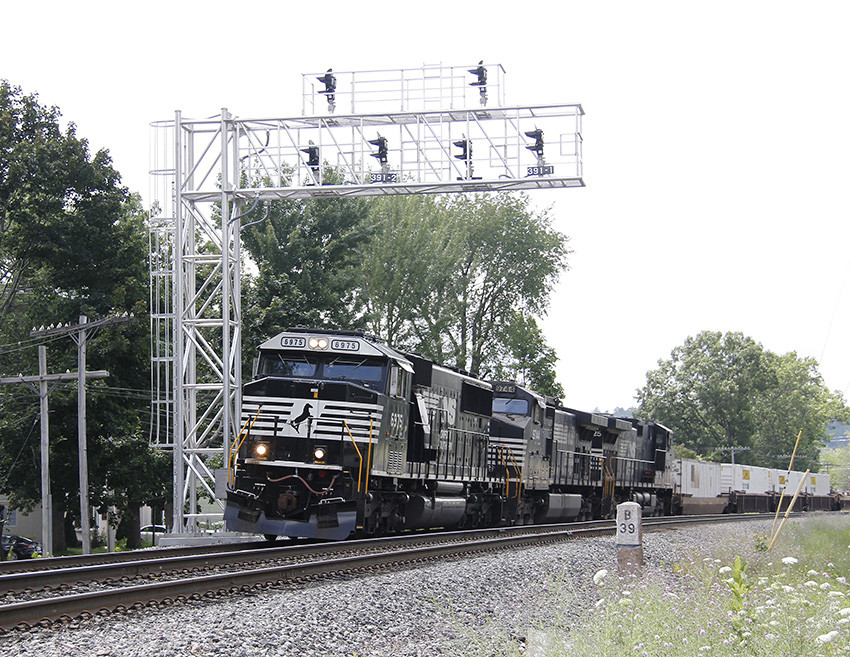 Photo of 22K rumbles eastbound through Shirley