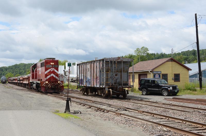 Photo of CLP 306 with stone train at Orleans, VT