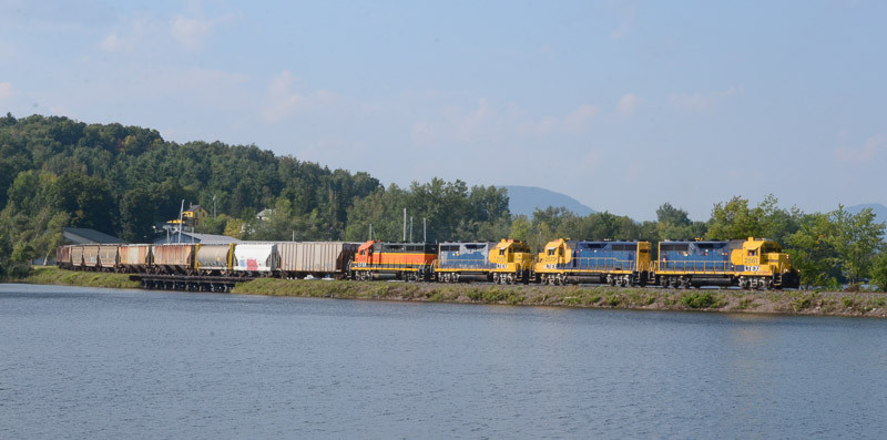 Photo of CMQ 710 with 31 cars at Newport, VT
