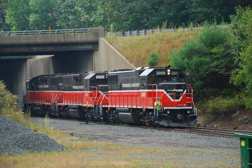 Photo of P&W arriving light engines in Gardner MA