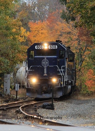 Photo of POED Pan Am 608 rolls into North Chelmsford Junction on a colorful day