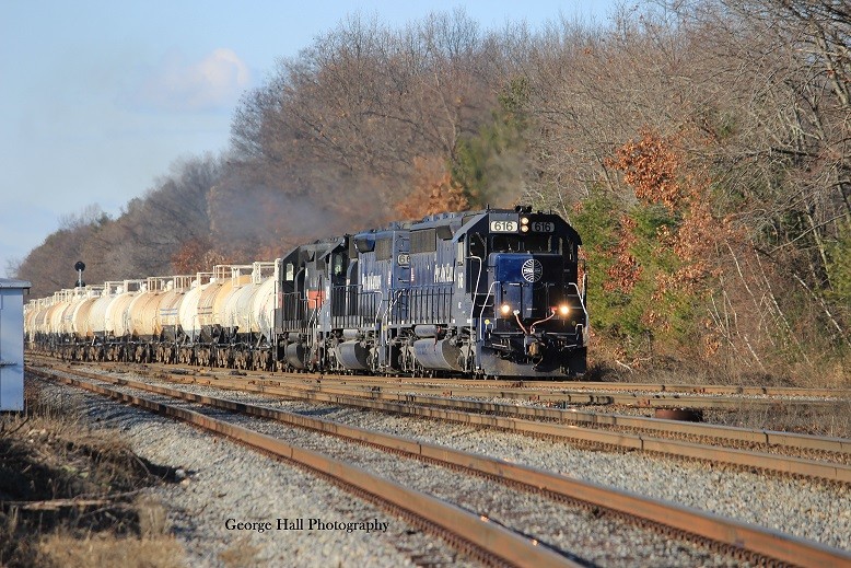 Photo of Pan AM 616 leads the slurry train through the willows