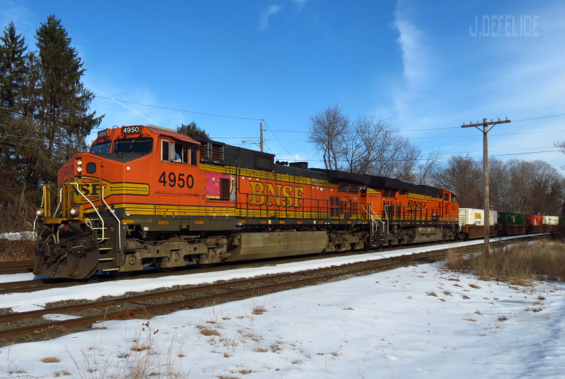 Photo of BNSF Leads Train 23K at Ayer MA