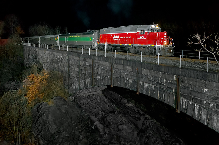 Photo of VRS Christmas Train crossing the Connecticut River