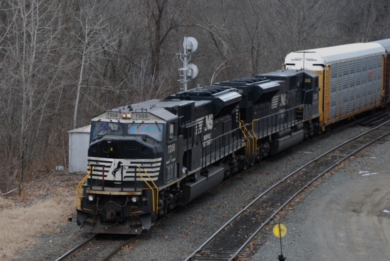 Photo of Train 28N at CPF 384 with a pair of SD80 MACs