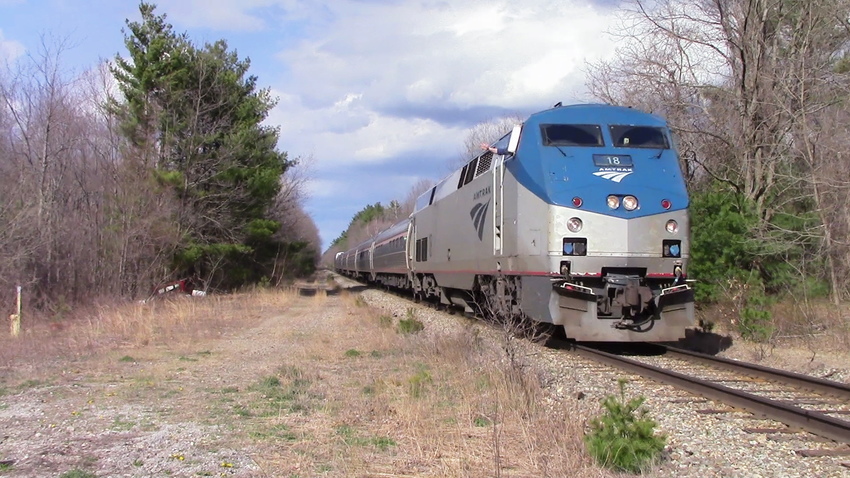 Photo of Amtrak 686 with a friendly crew
