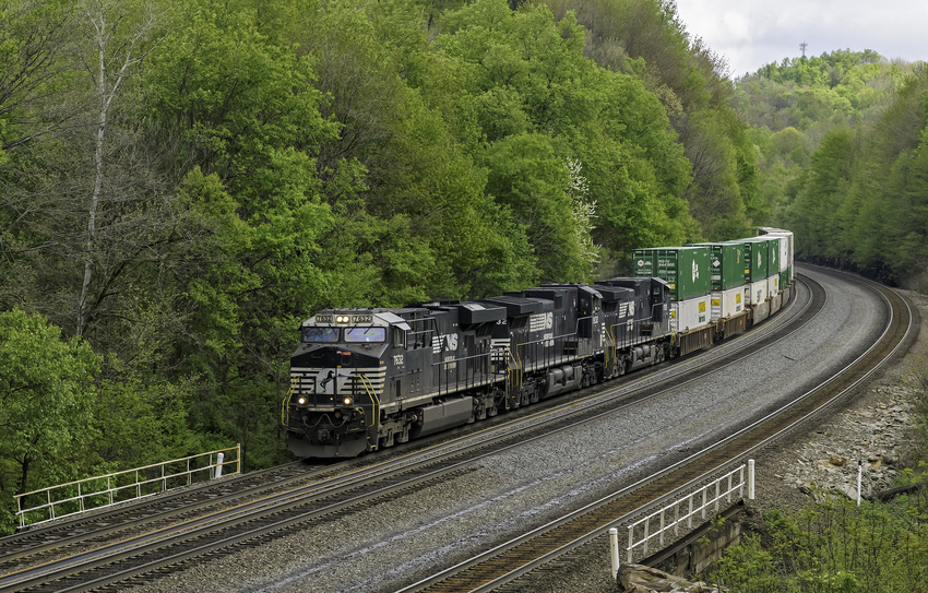 Photo of NS 7632 Leading a Westbound Stack Train at Cassandra, PA