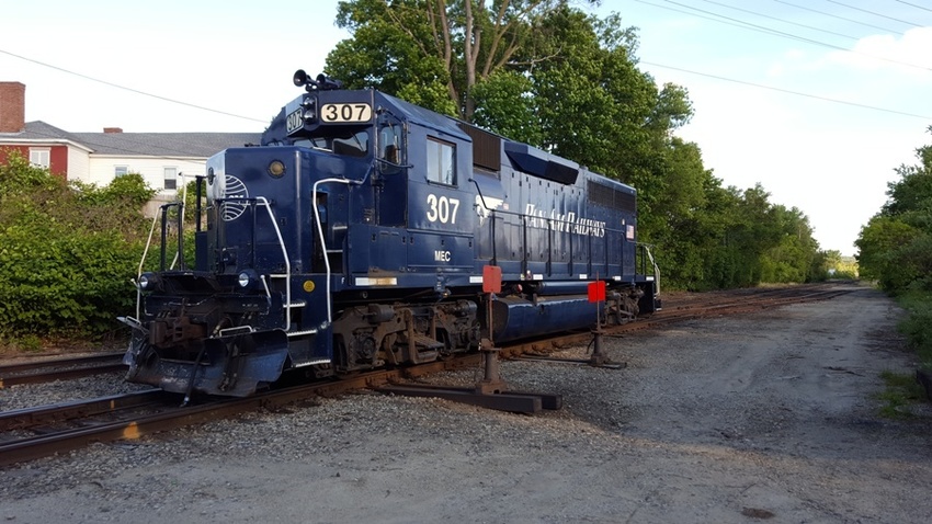 Photo of MEC 307 by the Concord NH Yard Tower
