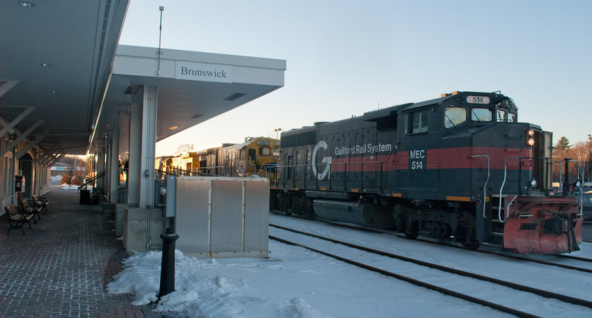 Photo of MEC 514 Passes Brunswick Station