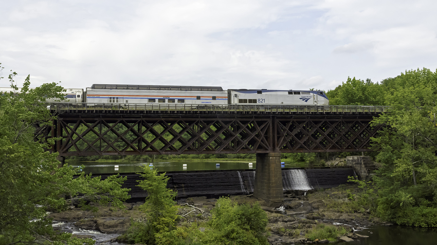 Photo of Downeaster with Dome Car Heads into Maine