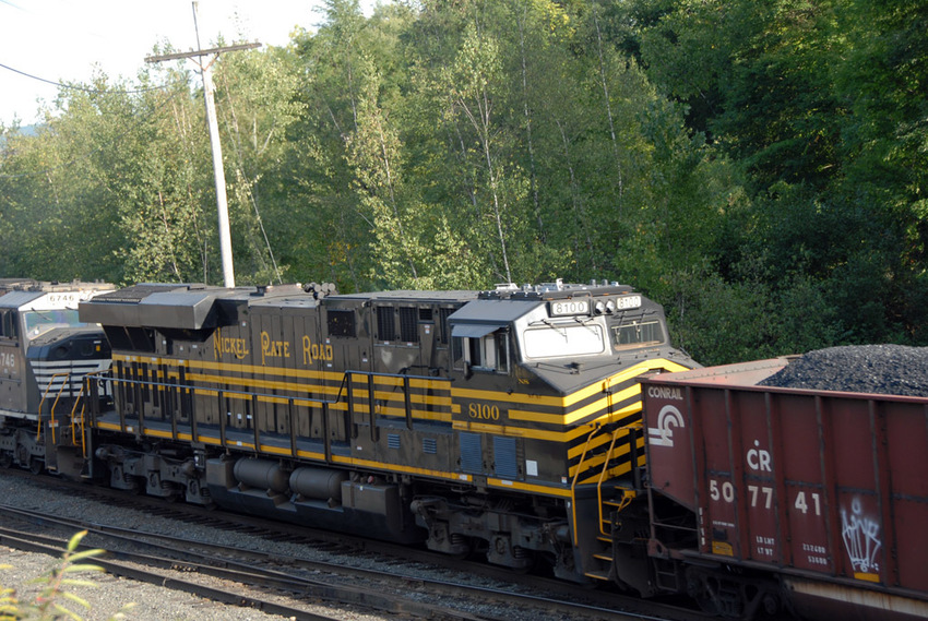 Photo of LCT with NS Nickel Plate Road Heritage Unit