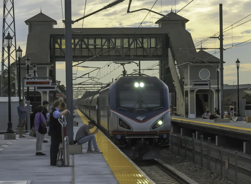 Photo of Amtrak Train 86 Arriving in Kingston, RI