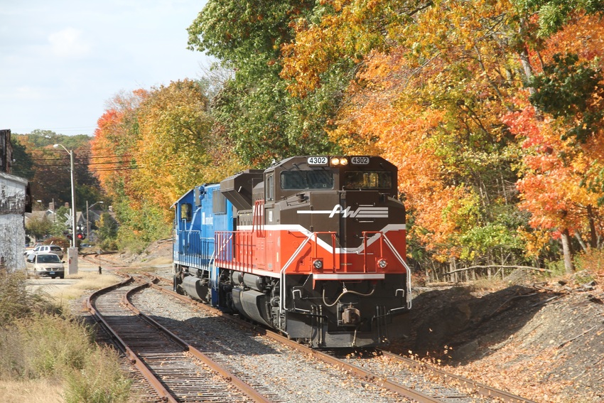 Photo of 4302 trails an engine move in Baltic CT