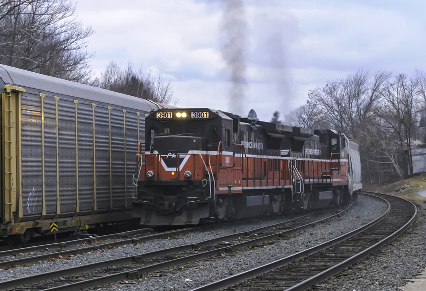 Photo of P&W Train GRWO Starting Out of Gardner, MA