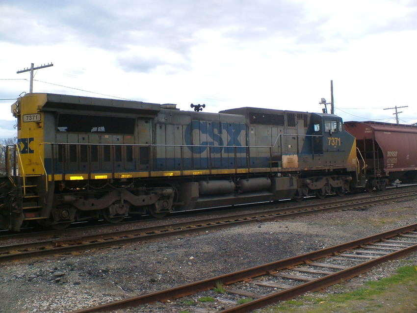 Photo of CSX engine 7371 on the loaded grain train at Ayer,Mass