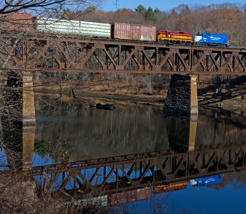 Photo of E Deerfield Hump Switcher over the Conn River
