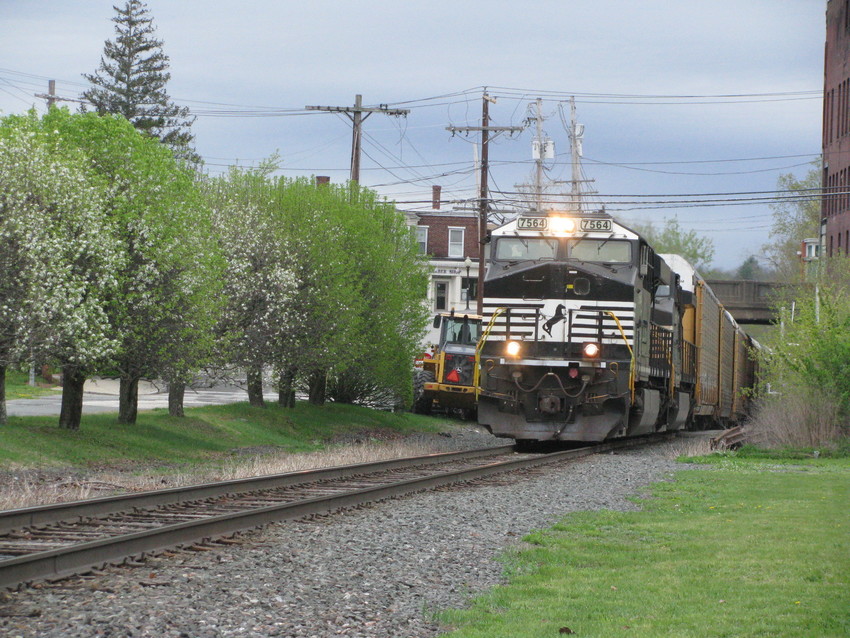 Photo of train 28n at orange ma