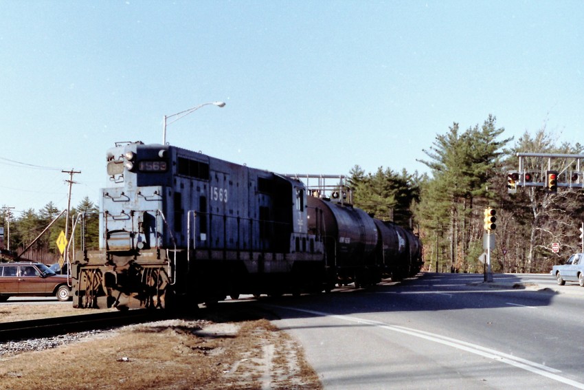 Photo of Nashua bound NA-1 crossing Route 101a/122 Amherst,NH