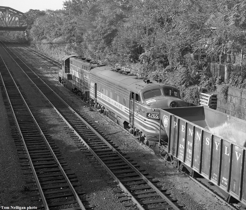 Photo of gravel train leaving Somerville