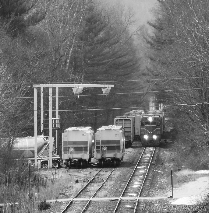 Photo of Housatonic Railroad NX-11 Working North Canaan